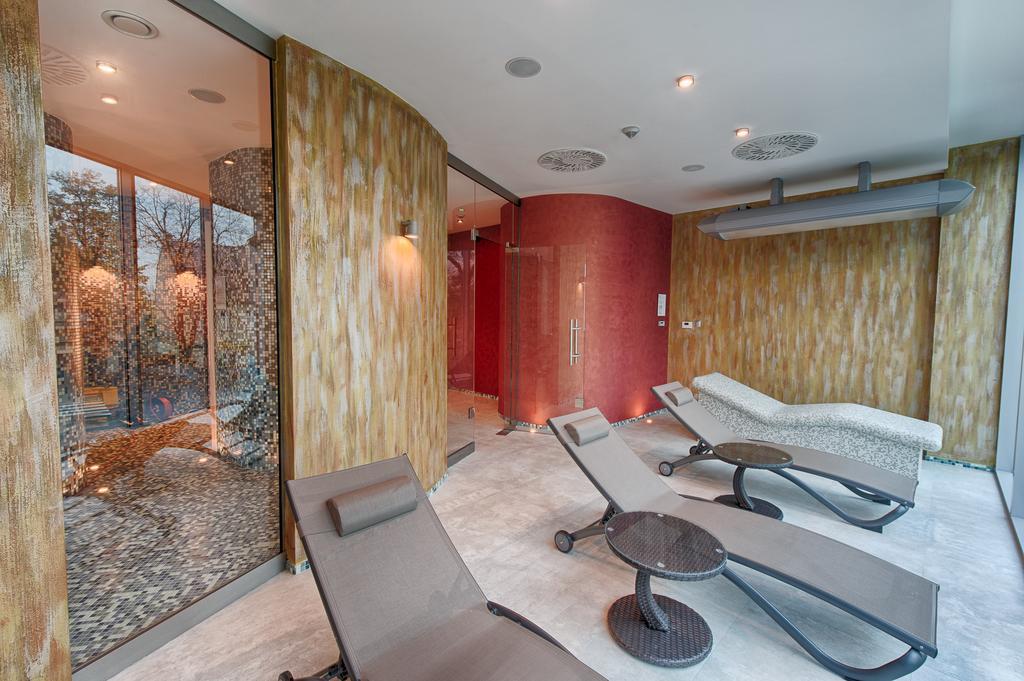 Hotel Lazur Spa & Conference กาลิช ภายนอก รูปภาพ